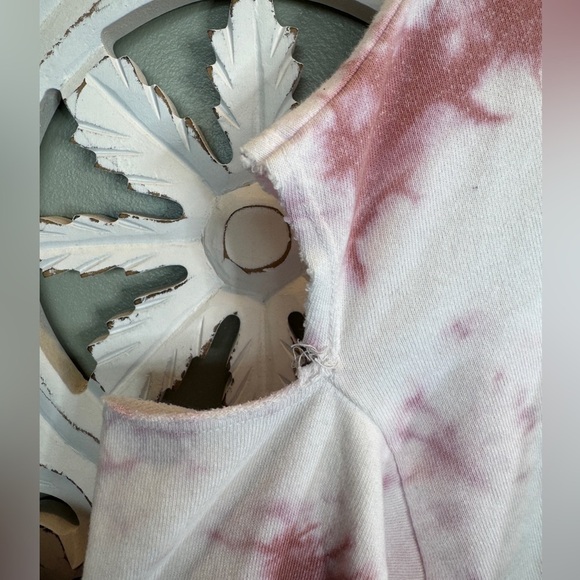 Mustard Seed NWT Distressed Tye Dye Pink Sweatshirt Open Shoulder Seam Cropped M - Picture 2 of 5